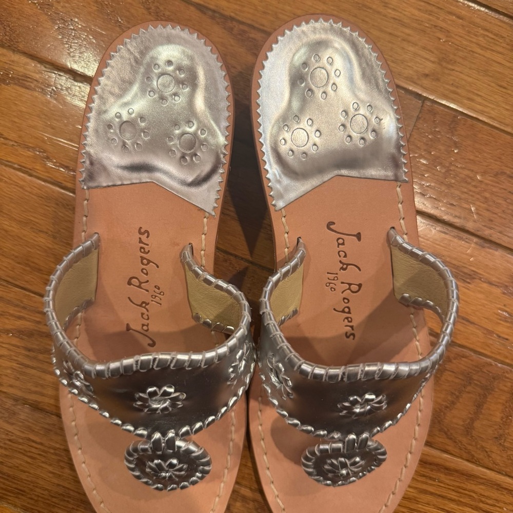 NWOB *RARE* Jack Rogers Metallic Silver Women's Sandals - Picture 3 of 6